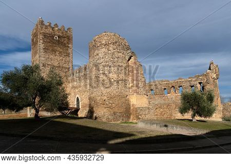 Medieval Castleof Of Nagula De Negrillos At Sunset, León, Castilla Y León, Spain.