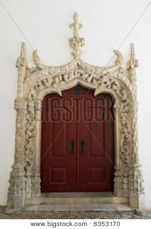 Porta in stile manuelino