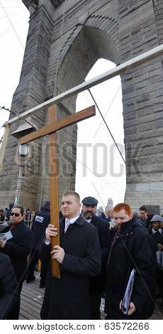 Jonathan Fromm with cross on Brooklyn Bridge