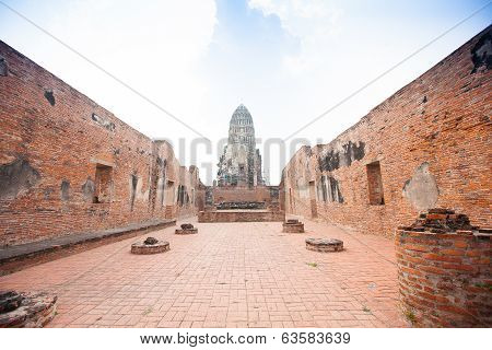 View Of Wat Ratburana In Ayutthaya, Thailand