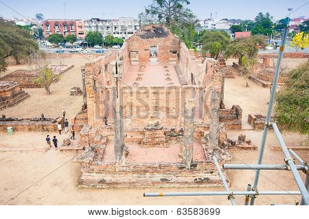 View Of Wat Ratburana In Ayutthaya, Thailand
