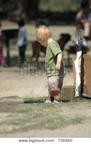 Bambino giocando 