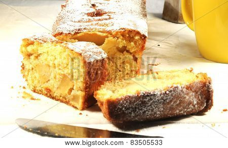 Sweet Plumcake with apples