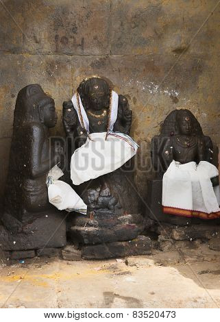 Dhakshinamoorthy At Gangaikunda Temple.