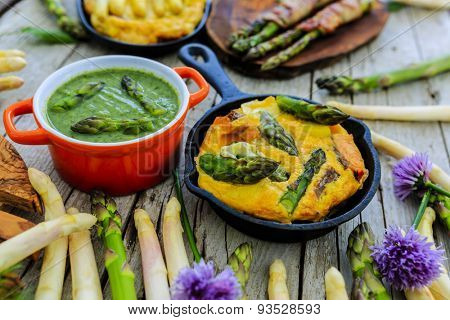 Asparagus - the delights of white and green asparagus, a variety of dishes