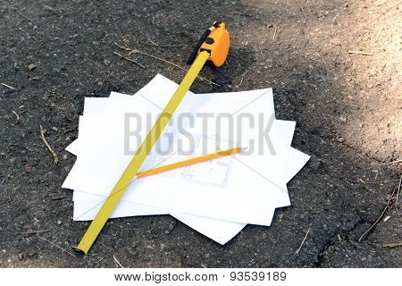 Drawings with pencil and roulette on asphalt