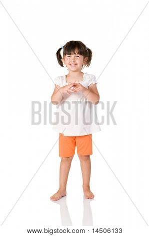 Cute little girl nieśmiały zakłopotany na białym tle na białym tle
