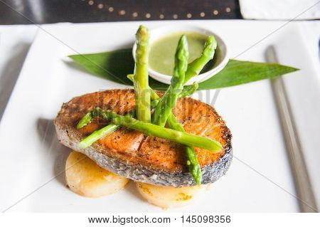 Salmon With Asparagus