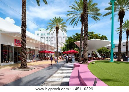 MIAMI BEACH, USA - AUGUST 27, 2016 : People, shops and restaurants at Lincoln Road, a famous tourist destination and shopping mall in Miami Beach
