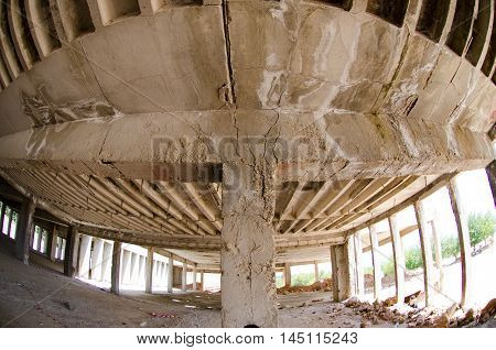 damage broken roof, cracked columns, earthquake disaster