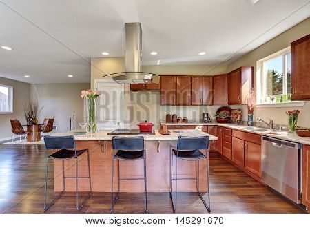 Traditional American Kitchen Featuring Stainless Steel Appliances.