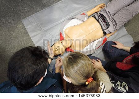 First aid learning in Emercom - training mannequin and heads of students