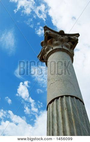 Corinthian_Pillar_Cloudscape