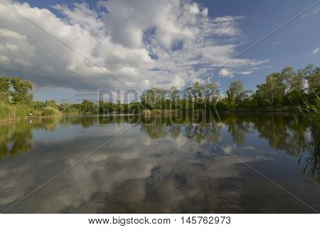 The regional center of Novomoskovsk district. The city is situated mainly on the right bank of the Samara River, a left tributary of the Dnieper River, 27 km from the city Dnieper. The population of just over 70 thousand. People.