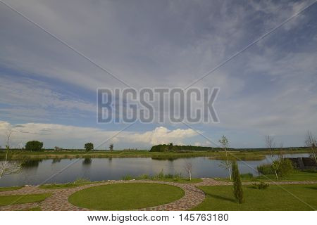 The village, the village council Orlovschinsky, Novomoskovsk district, Dnepropetrovsk region, Ukraine. It is the administrative center of Orlovschinskogo village council, which does not include other settlements.