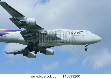 Hs-tgh Boeing 747-400 Landing