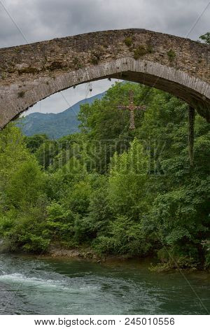 Roman bridge built in the late 13th century over the Sella River in Cangas de Onis, Asturias, Spain.