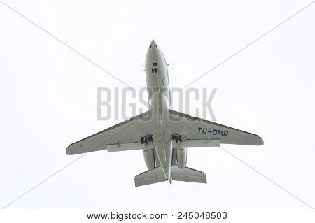 Airplane Approach To Landing