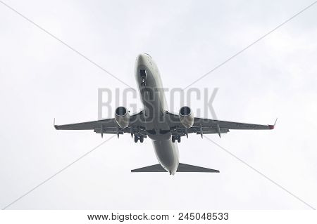Airplane Approach To Landing