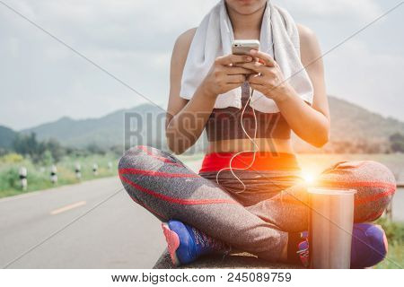 Women Fitness Relax From Exercise, Play Phone.morning