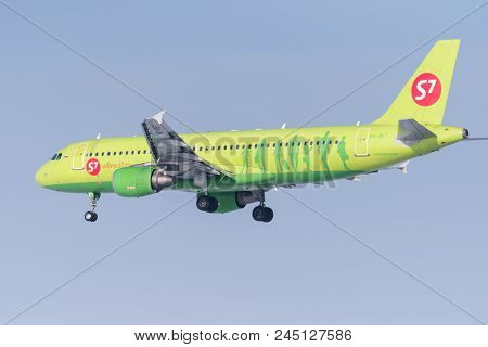 Airbus A320-214 Vq-bet S7 Airlines