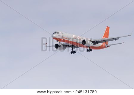 Tupulev Tu-204-100C Ra-64032 Aviastar-tu