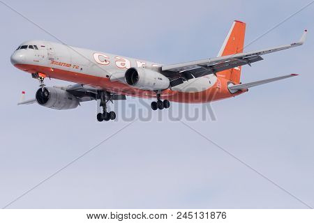 Tupulev Tu-204-100C Ra-64032 Aviastar-tu