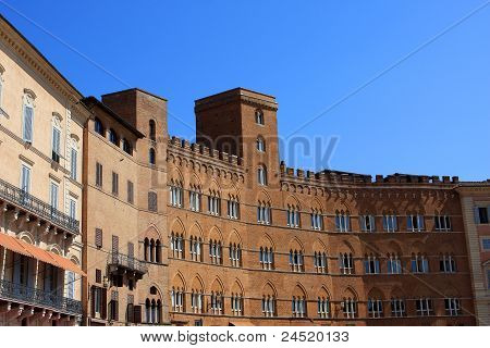 A Palazzo Sansedoni, Siena