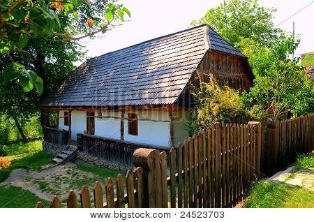 Vecchia casa di legno