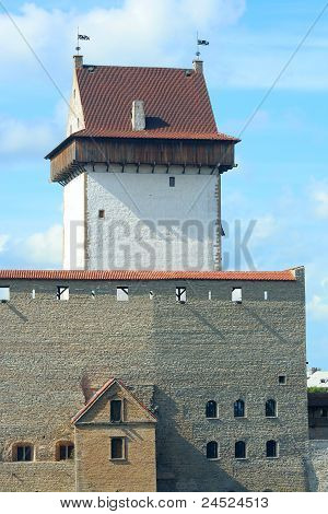 Long Hermann toren In het kasteel van Narva