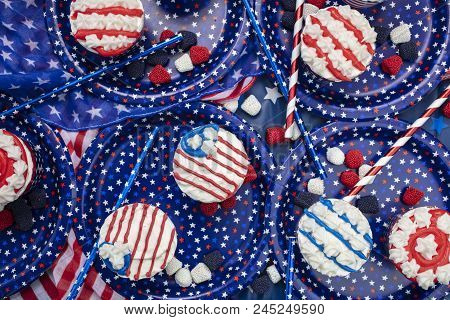 Cupcakes Decorated With Buttercream Frosting For The Fourth Of July Independence Day Celebration