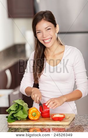 Att göra sallad kvinna