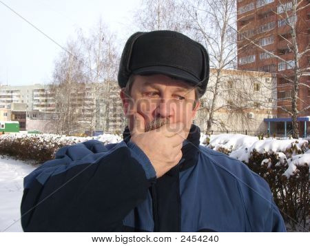 Kasvojen Scaredly - yllätti iäkkäillä miehillä