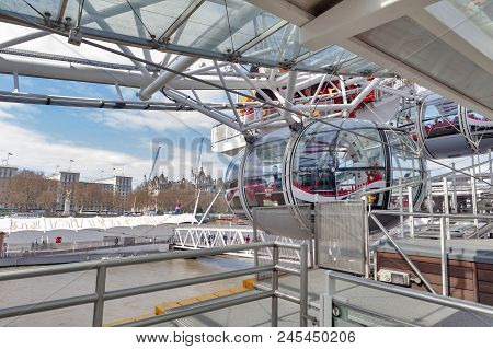 London, Uk - April 2018: Ovoidal Passenger Capsule Arriving At Boarding Platform Of The London Eye,