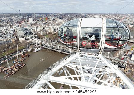 London, Uk - April 2018: The Ovoidal Passenger Capsule Of The London Eye, A Popular Giant Ferris Whe