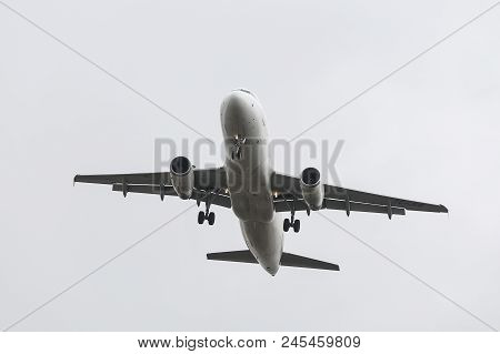Airplane Approach To Landing
