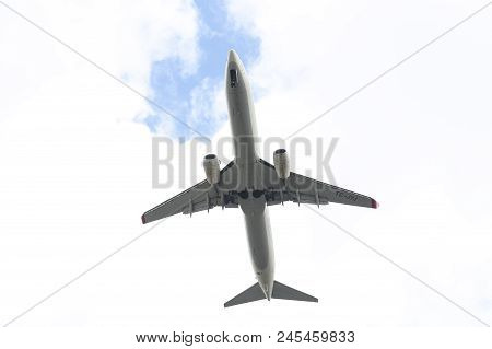 Airplane Approach To Landing