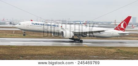 Airplane Landing To Airport