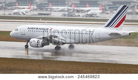 Airplane Landing To Airport