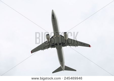 Airplane Approach To Landing