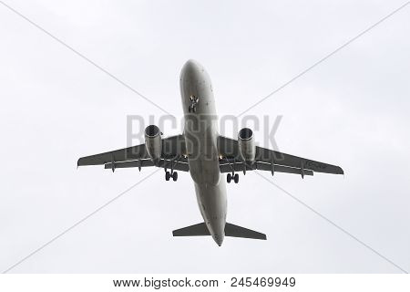 Airplane Approach To Landing