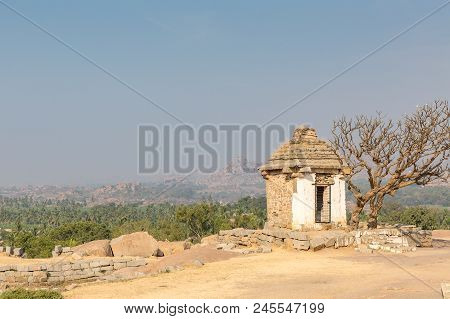 Hemakuta Hill Temple, Hampi, Karnataka, India, Asia
