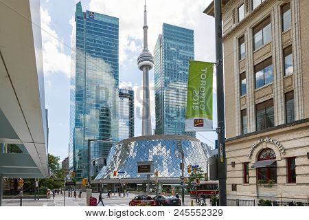 Toronto,canada-august 3,2015:urban View Of Toronto During A Sunny Day From One Of The Central Street