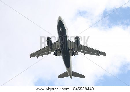 Airplane Approach To Landing