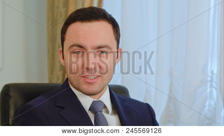 Businessman Presentating Business Company. Professional Shot In 4k Resolution. 055