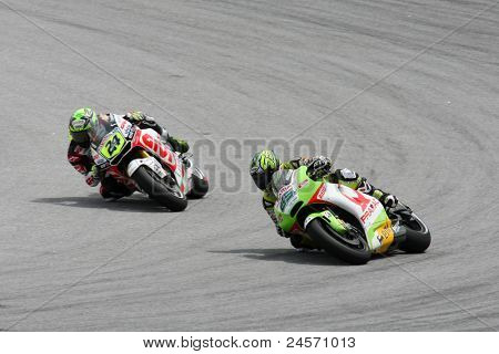 SEPANG, MALAYSIA - oktober 22: 2011 MotoGP ryttere Toni Elias (24) og Loris Capirossi (65) konkurrerer 