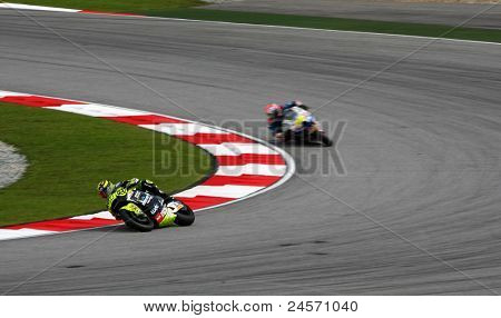 SEPANG, MALAYSIA - 22. oktober: Moto2 rider Andrea Iannone (29) konkurrerer på den kvalificerende race af th