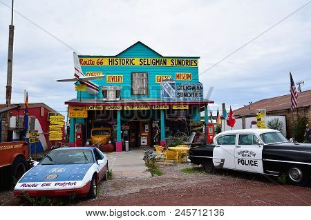 Seligman, Az, Usa - July 24, 2017: 1953 Chrysler Police Car In Front Of Historic Seligman Sundries C