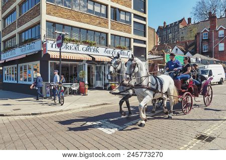Windsor, Uk - April 2018: Tourists Enjoying A Sightseeing Tour By A Vintage Hackney Carriage Drawn B