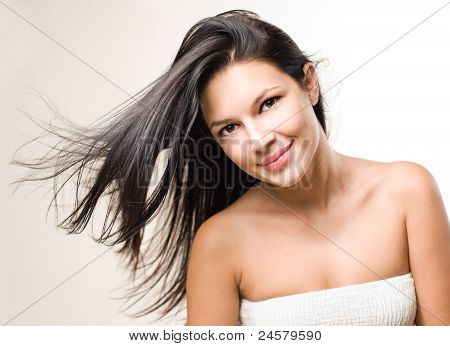 Skønhed skud af Brunette med flyder hår.